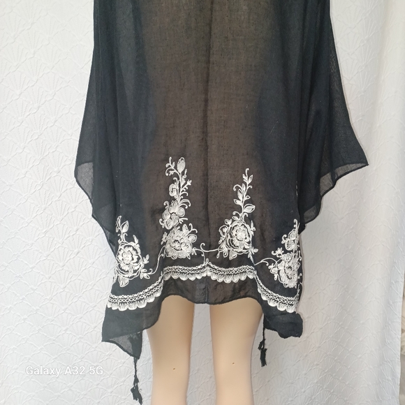 David and Young  Black Sheer Kimono with White Detailing oversize - Picture 8 of 12